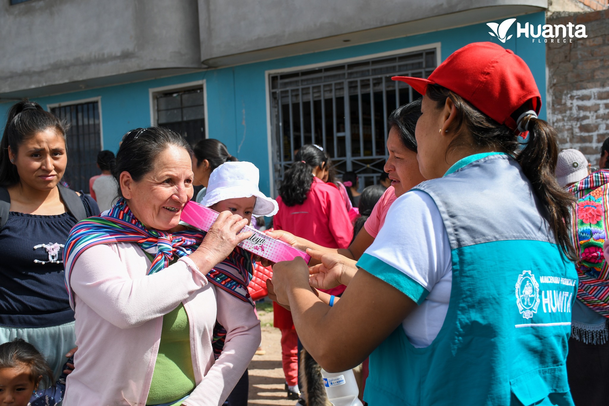 LLEVANDO FELICIDAD A LOS NIÑOS DE SOCCOSCCOCHA