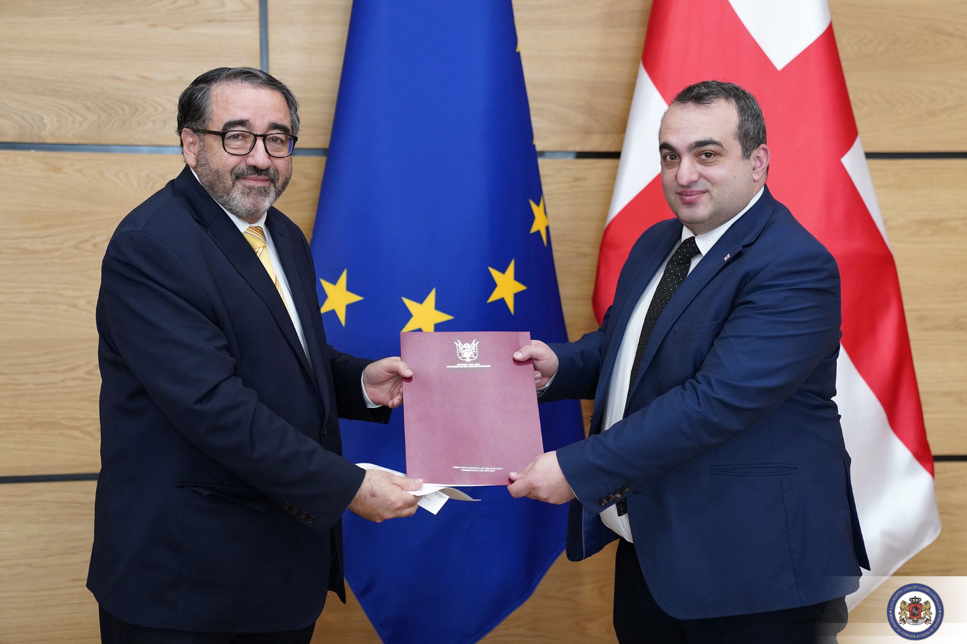 Embajadores presentan cartas credenciales ante Georgia y Dinamarca