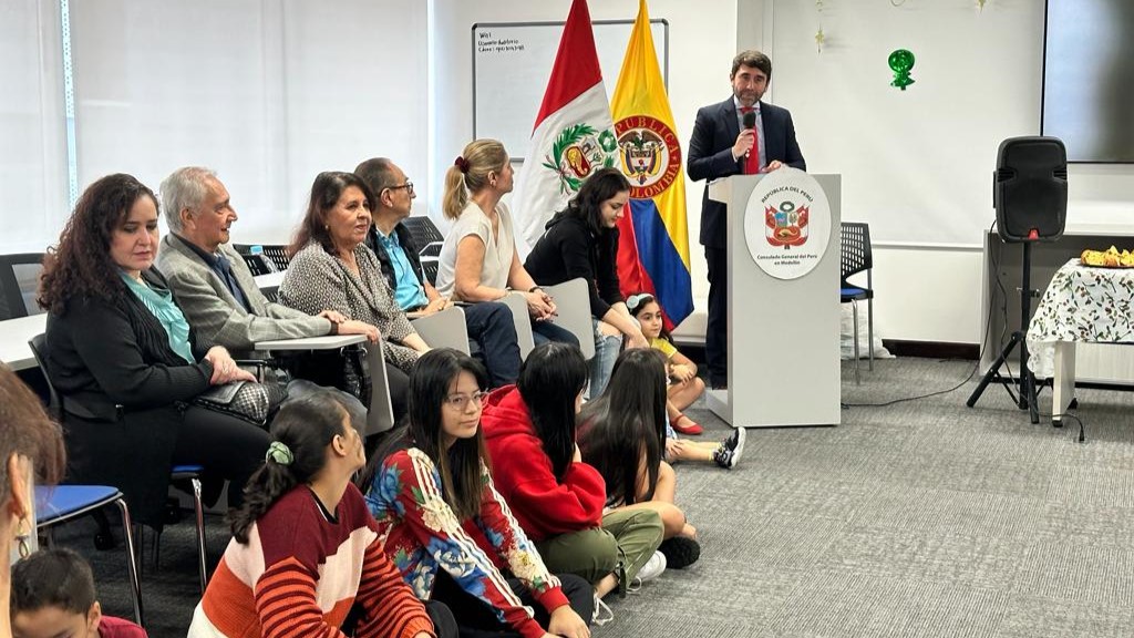 Consulado General del Perú en Medellín realiza chocolatada navideña para la comunidad peruana residente