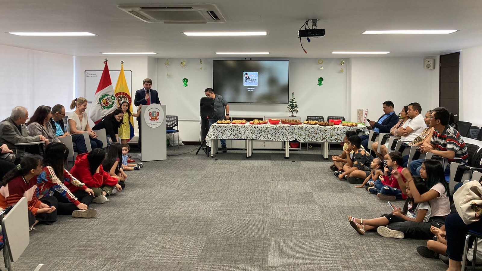 Consulado General del Perú en Medellín realiza chocolatada navideña para la comunidad peruana residente