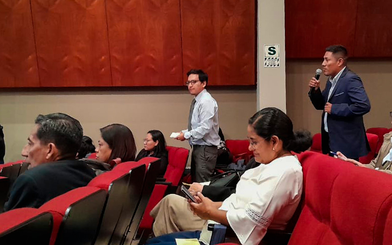Foto del director de calidad de la UNSM en asamblea de la Red de la Calidad de la Universidad Peruana.
