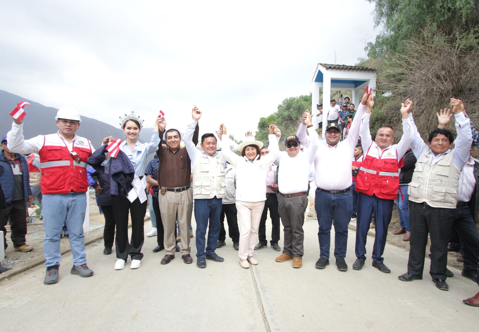 Rosa Vásquez inaugura asfaltado y afirmado de carretera Añastamayo – Huayopampa – La Perla – Huándaro - Sumbilca