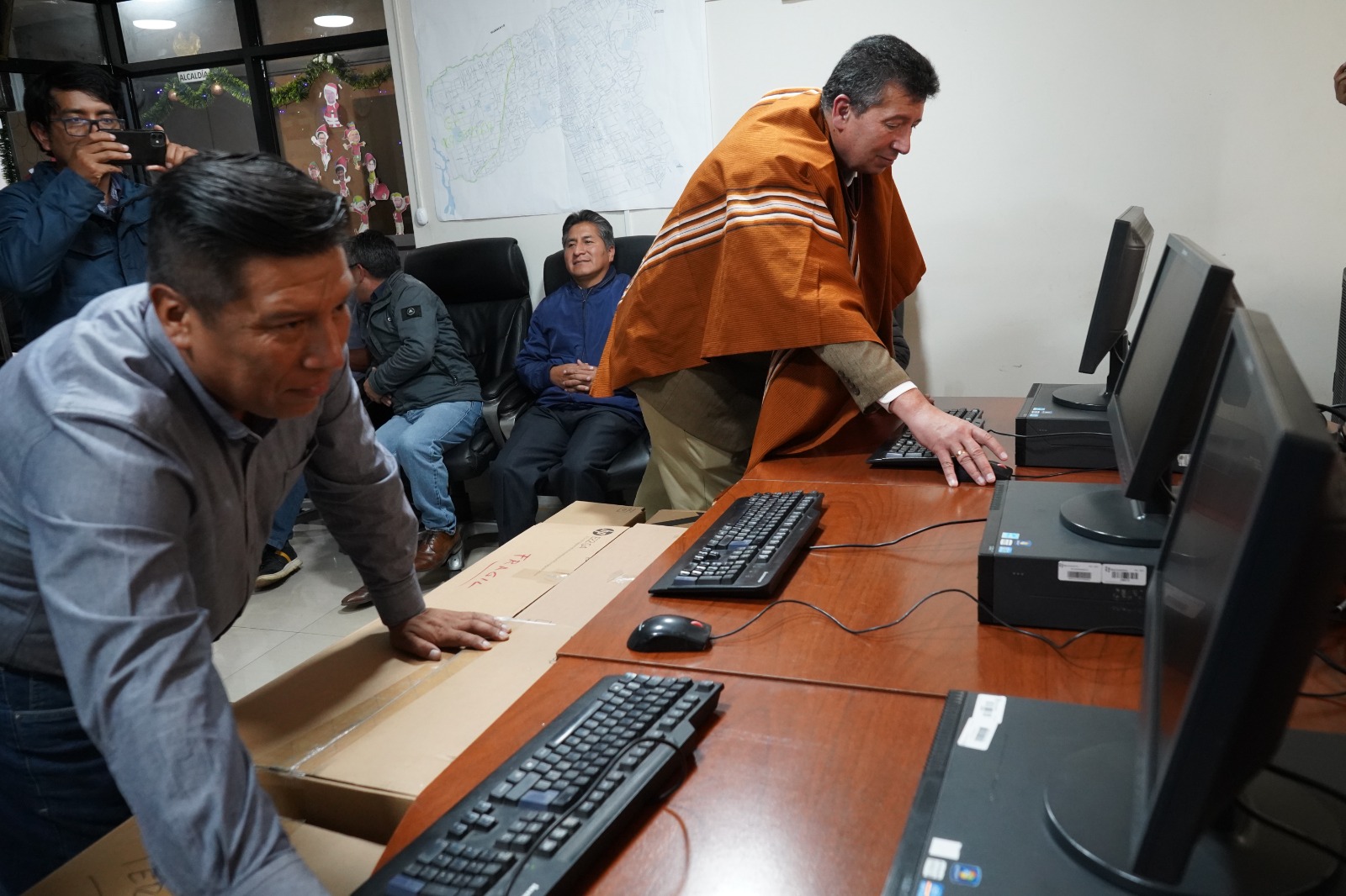 ELECTROCENTRO entrega 20 computadoras para Academia Municipal de Chilca