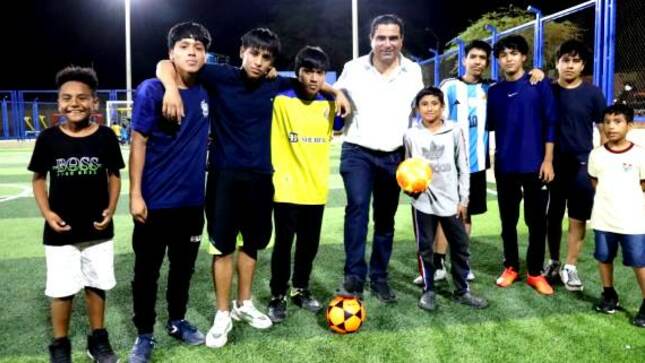 Gobernador entrega polideportivos en A.H. Los Almendros y Virgen de La Paz en Castilla