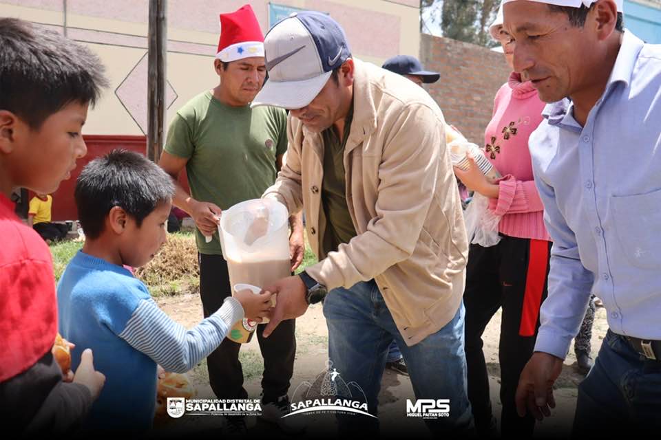 Regalos para los niños de Huayllaspanca
