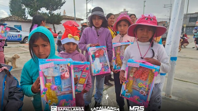 Entrega de juguetes en Miluchaca