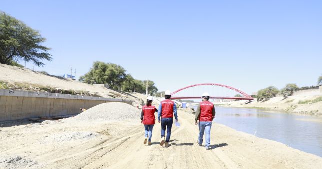 La Contraloría General determinó una sobrevaloración de precios de las subpartidas referidas a equipos en el expediente técnico del saldo de obra del río Piura tramo II (entre el puente Cáceres y el futuro puente Integración), lo que generó un incremento del costo final del proyecto y un perjuicio económico al Gobierno Regional Piura por el monto de S/ 2 646 739. 