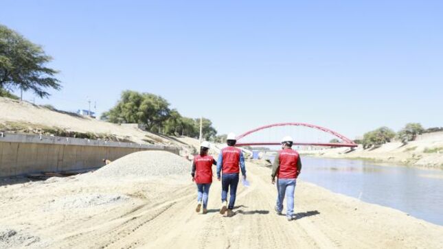 La Contraloría General determinó una sobrevaloración de precios de las subpartidas referidas a equipos en el expediente técnico del saldo de obra del río Piura tramo II (entre el puente Cáceres y el futuro puente Integración), lo que generó un incremento del costo final del proyecto y un perjuicio económico al Gobierno Regional Piura por el monto de S/ 2 646 739. 