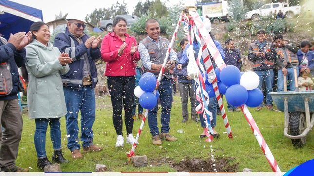 Ceremonia de puesta de primera piedra.