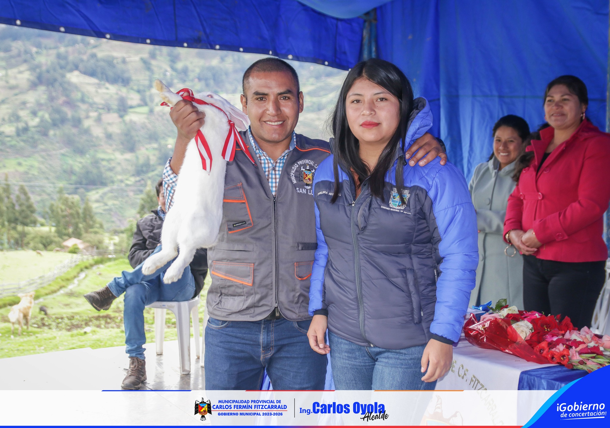 Ceremonia de puesta de primera piedra.
