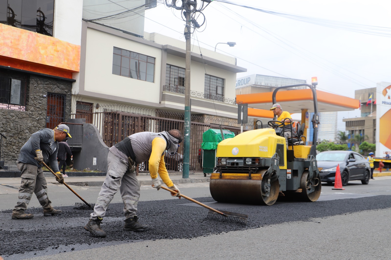 Reparación de pistas: Cuadra 4 de la avenida Aramburú