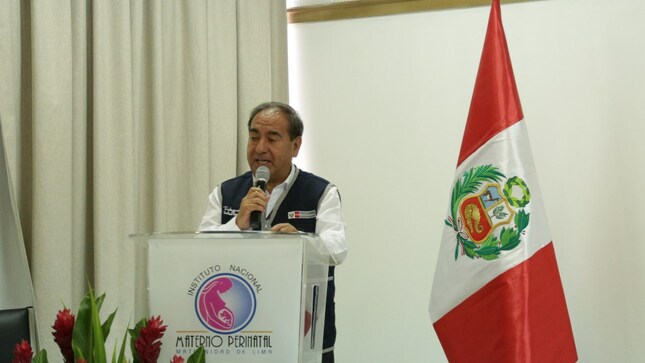 Dr. Javier Correa Tineo, director ejecutivo de la Dirección de Salud Sexual y Reproductiva del Ministerio de Salud en su intervención durante ceremonia