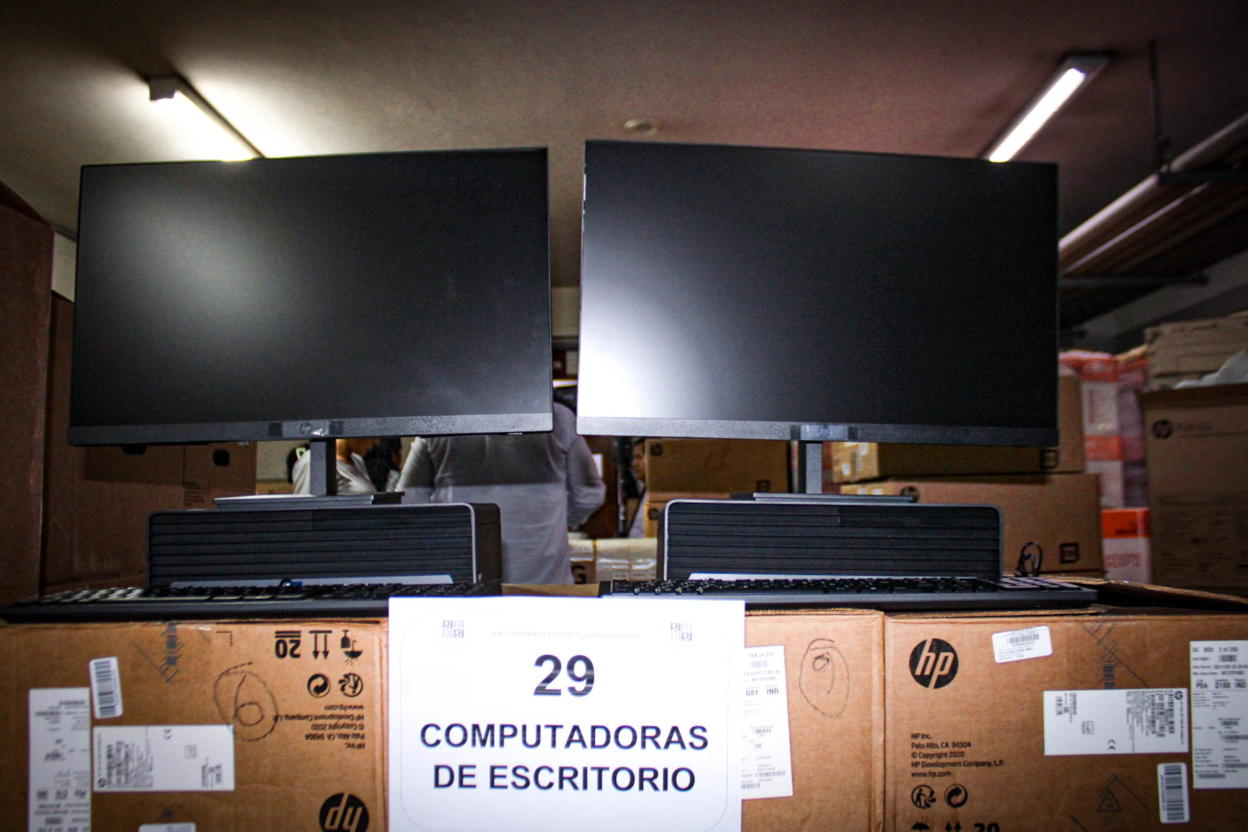 Fotografía de la entrega de equipos