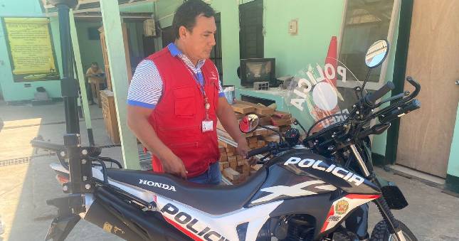 La Contraloría General identificó que servidores del Gobierno Regional de Ucayali recepcionaron, dieron conformidad y pagaron por camionetas, motocicletas, deslizadores, motores fuera de borda, carretas y torres metálicas, a pesar de que dichos bienes no cumplieron con las condiciones contractuales como son la forma y lugar de entrega, las especificaciones técnicas y los documentos exigidos para el proceso de pago. Este hecho ocasionó un perjuicio económico de S/ 1 956 687 en contra de la entidad.
