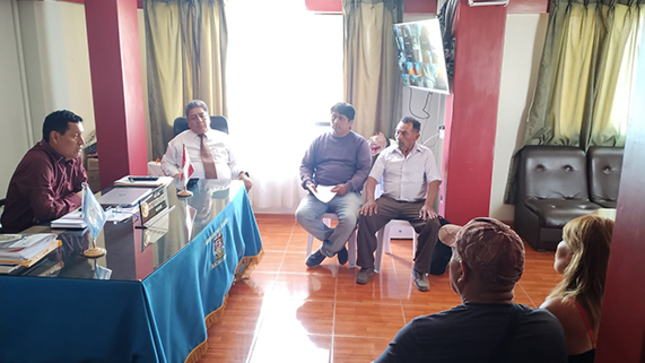 Alcalde de Aucallama sostiene reunión de trabajo con dirigentes de Pisquillo.