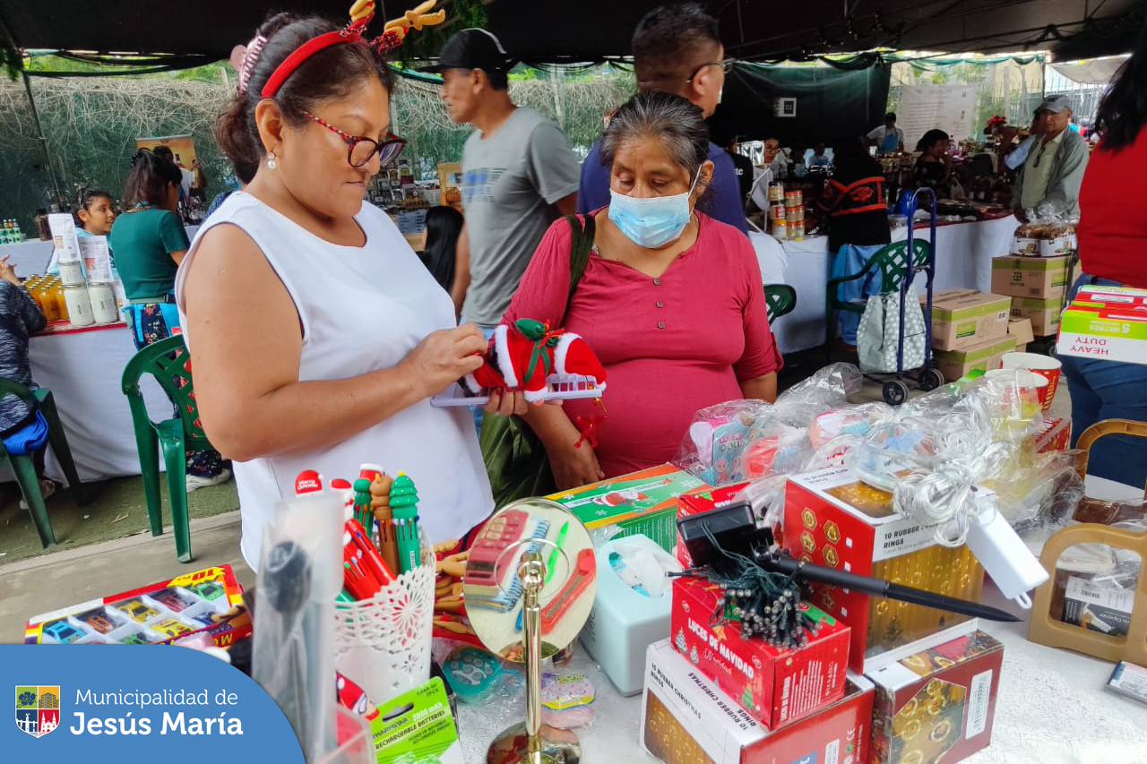 ¡Ven a nuestra feria itinerante 🍅”Mercadito Agrícola”!
🎄Este 22 de diciembre podrás encontrar los más variados productos a precios justos para tu cena navideña. 📍Jr. Pablo Bermúdez 375 | ⏰ De 8:00 a.m. a 3:00 p.m.
¡Comparte este post con tus vecinos y amigos! 😉 #jesúsmaríasomostodos🤝🏻