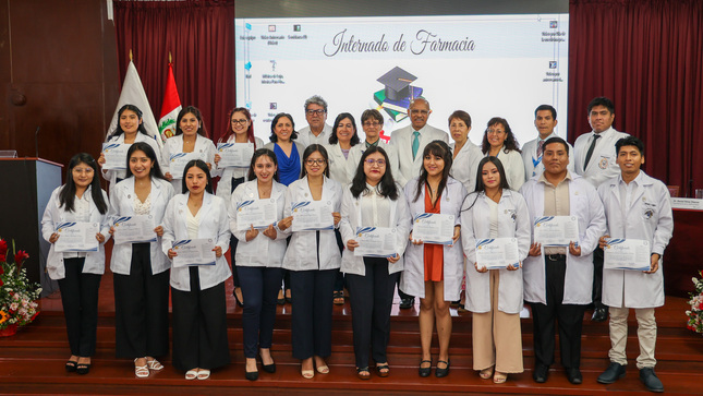 EsSalud Rebagliati realizó ceremonia de clausura para internos de farmacia