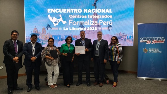 DRTPE Piura recibió reconocimiento por su buena labor en el Centro Integrado Formaliza Perú