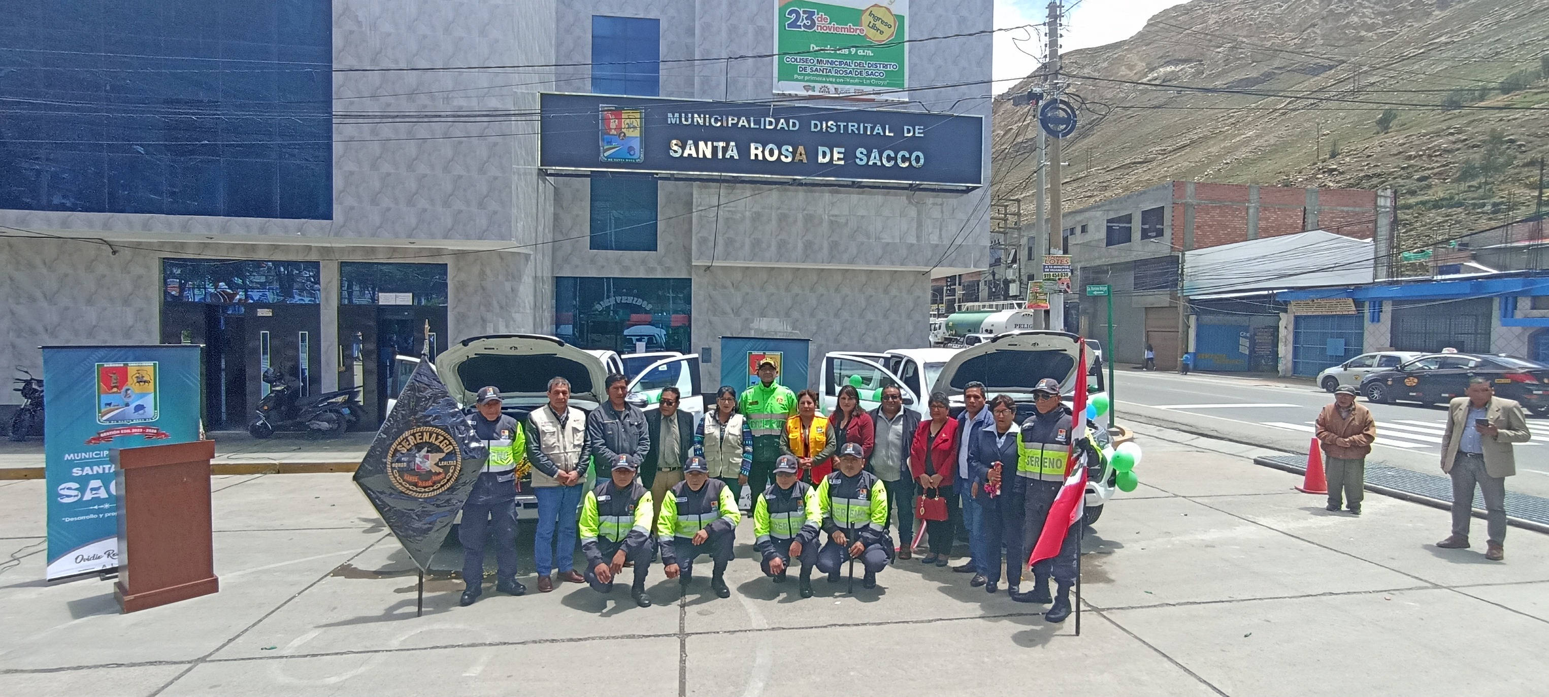 En un ambiente lleno de entusiasmo y profunda satisfacción, se llevó a cabo la ceremonia de inauguración y bendición de DOS camionetas Hilux 4×4. Este significativo evento contó con la destacada presencia de Ovidio Rodríguez Yurivilca alcalde del distrito de Santa Rosa de Sacco, quien estuvo acompañado por representantes del Gobierno Regional Junín, autoridades locales, provinciales, funcionarios y publico en general.