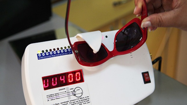 Desprotegidos ante el sol: Las consecuencias de exponerse a radiación UV sin protección ocular