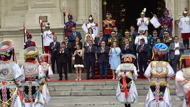 Año del Bicentenario: Presidenta de la República dio la bienvenida al 2024 con danzas, música y personajes de la Independencia 