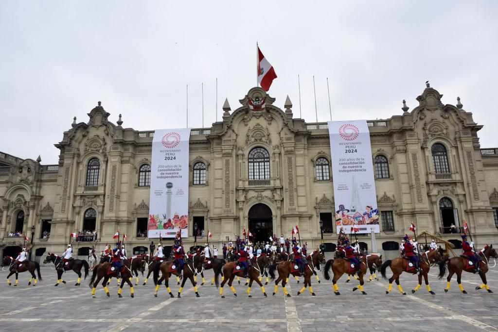Año del Bicentenario: Presidenta de la República dio la bienvenida al 2024 con danzas, música y personajes de la Independencia