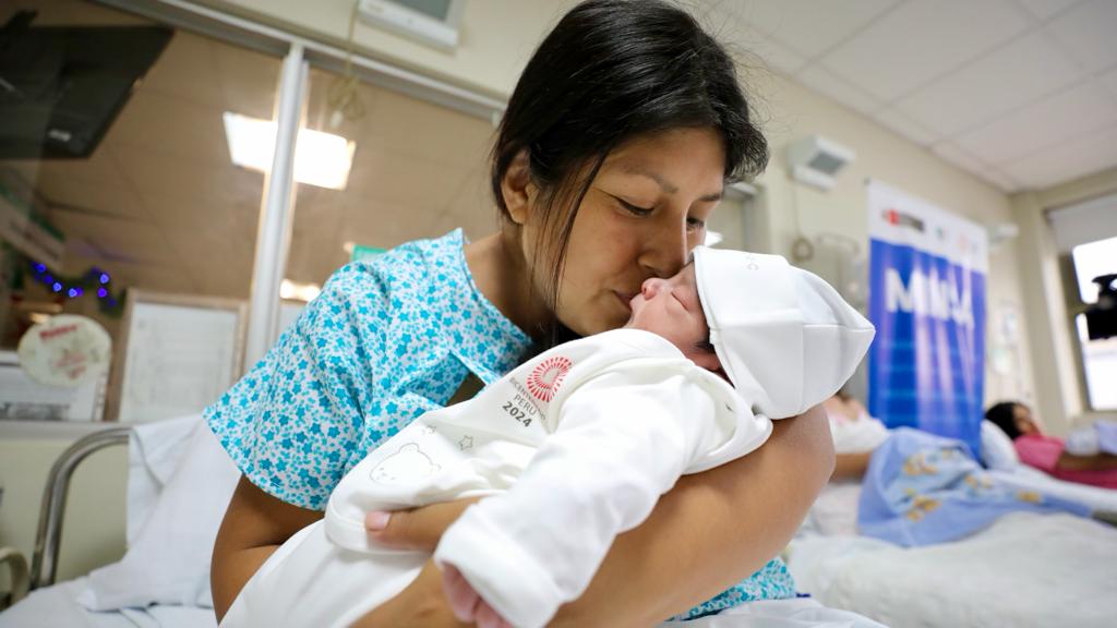 Año Nuevo: presentan a los primeros bebés del Bicentenario