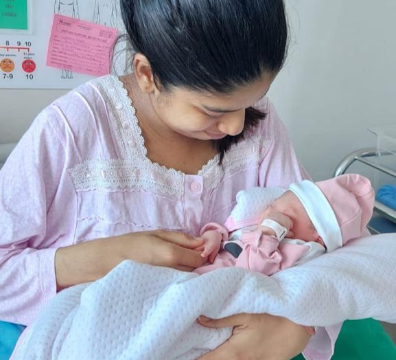 Primer bebé Primer de EsSalud llegó a las 00.05 horas del 2024 gozando de buena salud