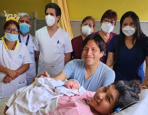 Primer bebé Primer de EsSalud llegó a las 00.05 horas del 2024 gozando de buena salud