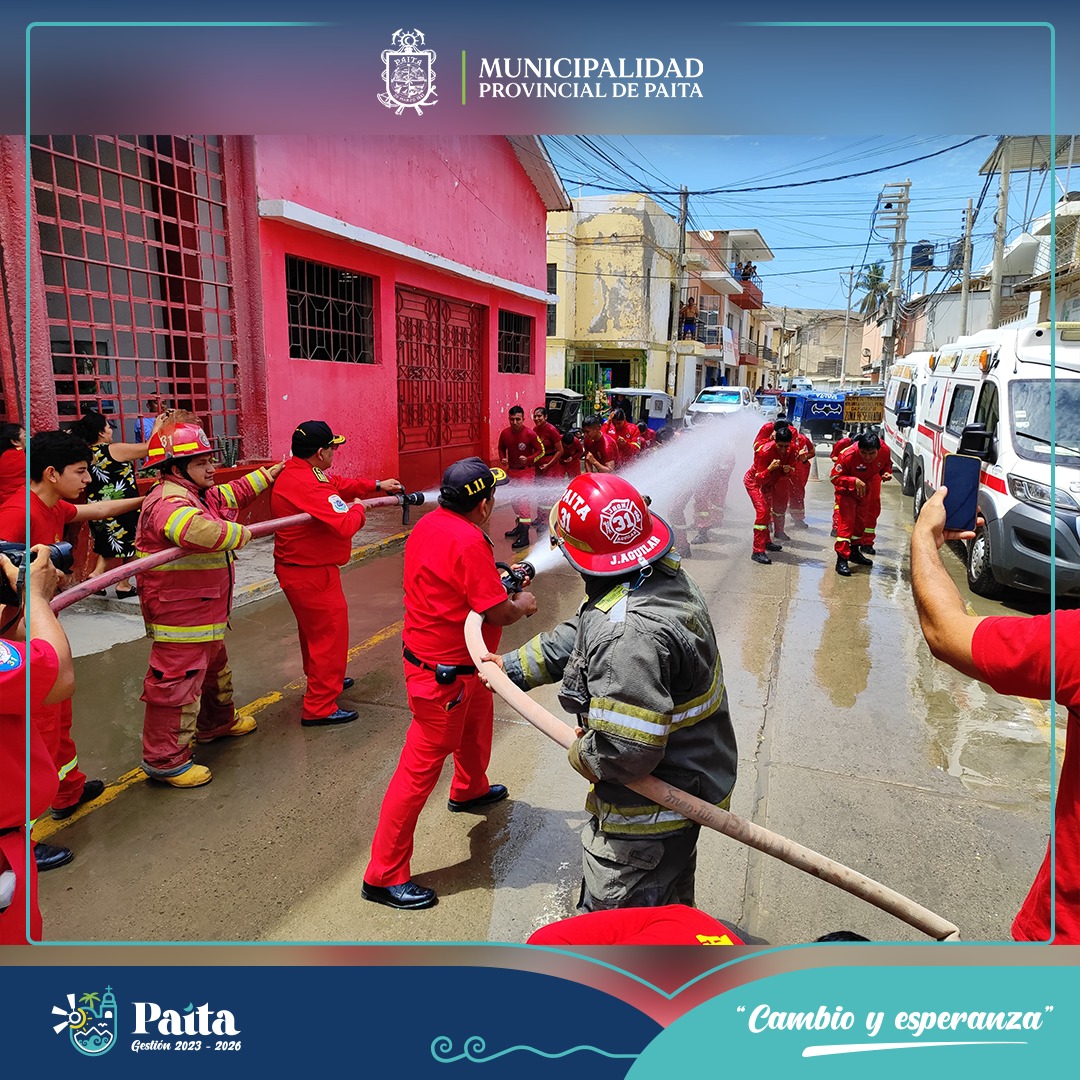 Entrega de unidad móvil y graduación de nuevos héroes en la compañía de bomberos de Paita