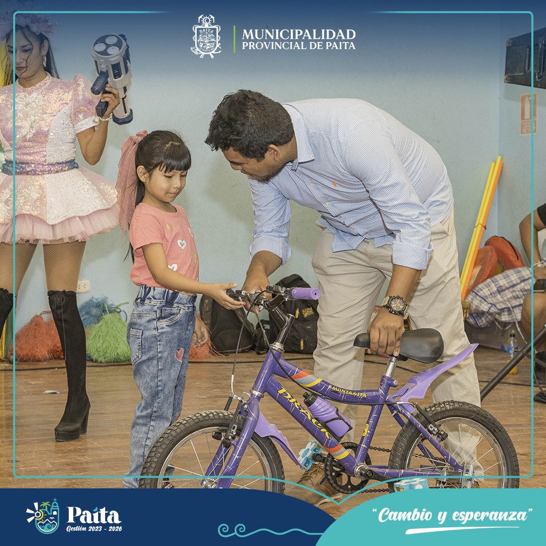 "Navidad radiante: Un regalo de amor y alegría para los niños de Paita"