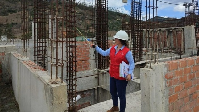 Piura. -  La Contraloría General, a través del Órgano de Control Institucional del Gobierno Regional Piura, determinó que la modificación de una cláusula del contrato mediante la suscripción de una adenda en la obra del denominado hospital estratégico de Huarmaca ocasionó favorecimiento al contratista con el pago de S/ 815 198,42 por valorización de equipamiento sin que este se encuentre instalado, lo cual afectó el equilibrio económico contractual y el correcto funcionamiento de la administración pública.