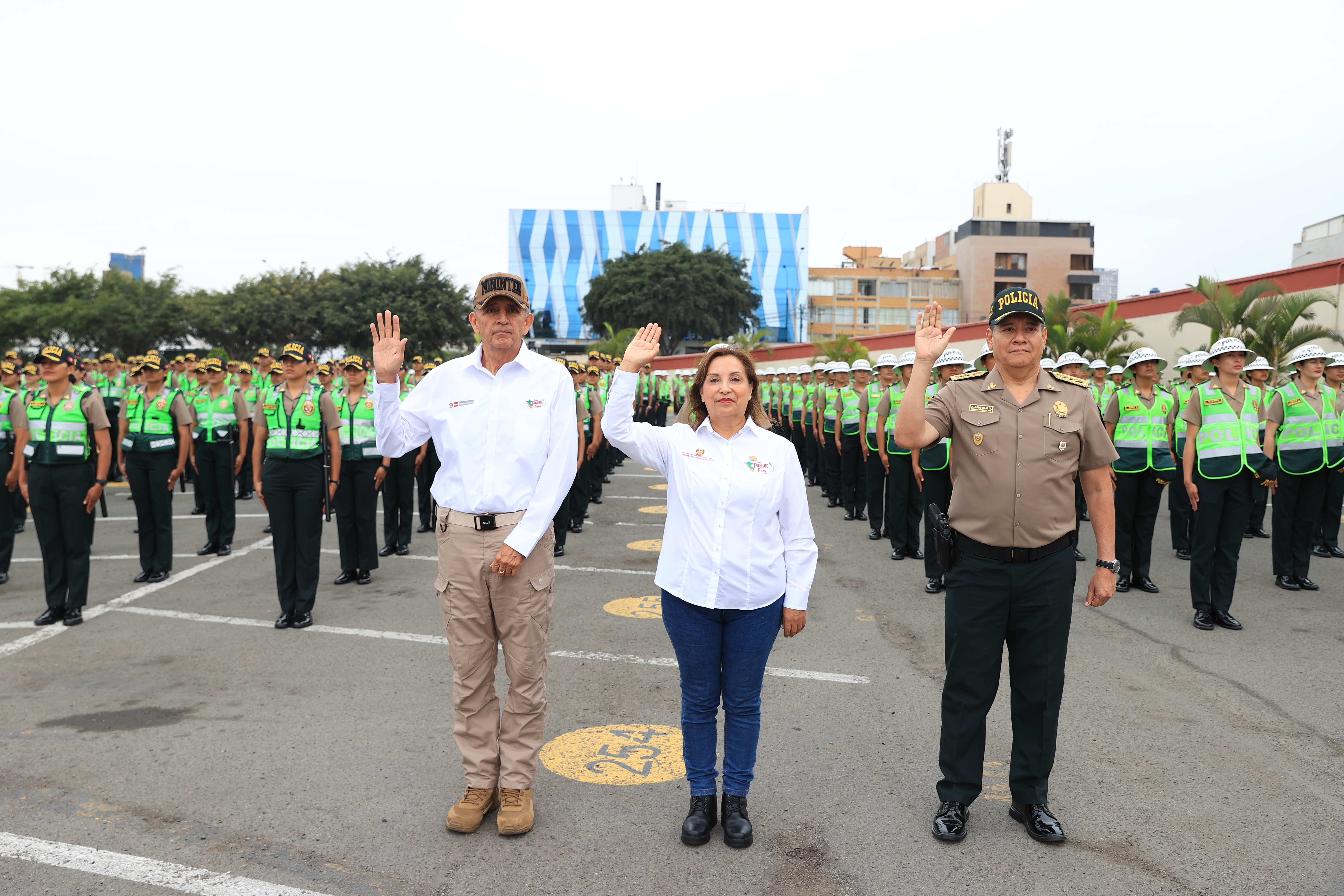 ● La presidenta de la república, Dina Boluarte, resaltó que, ahora, se cuenta con más policías, más presupuesto, mejores leyes y una logística superior para garantizar la seguridad a la ciudadanía