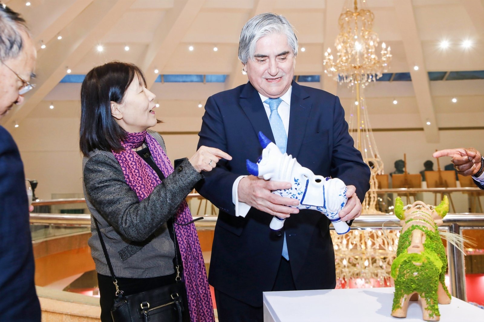 Exhibición cultural “Toros de Pucará: Embajador del Perú en el Altiplano” en Beijing