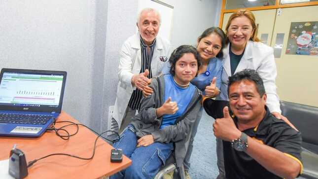 Adolescente de Piura inicia el 2024 con la alegría de volver a oír tras implante coclear en el INSN San Borja