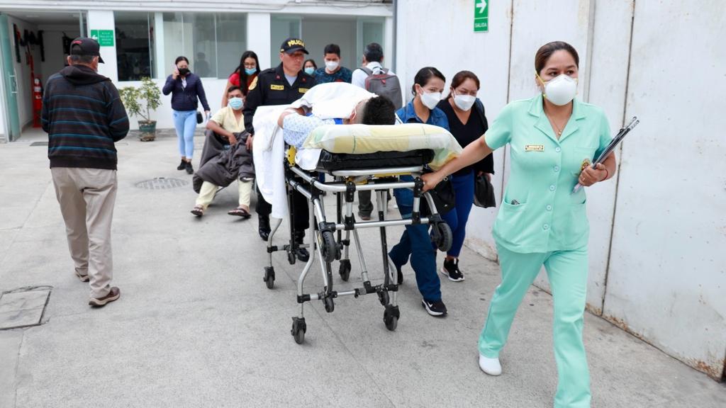 Instituto Nacional de Oftalmología brinda atención especializada a suboficiales heridos por pirotécnicos