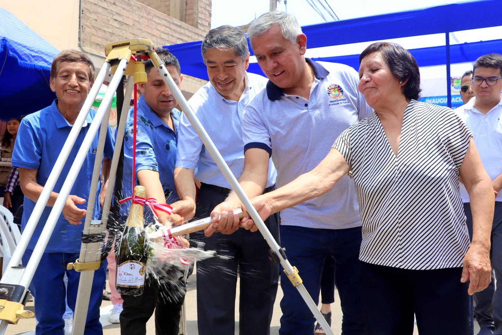 Alcalde Fernando CΓ‘rdenas entregΓ³ a la poblaciΓ³n obra terminada de pistas y veredas de la Urb. Subauste del RΓo y calles del mercado Modelo
