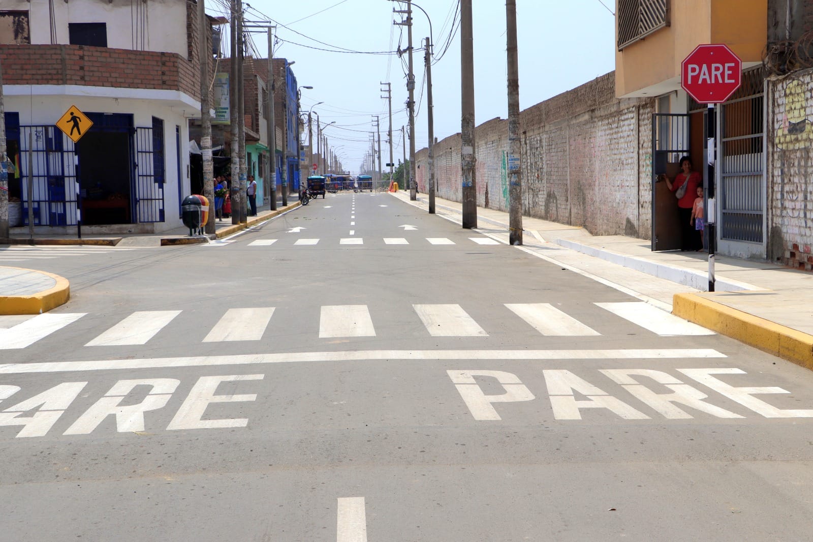 Alcalde Fernando CΓ‘rdenas entregΓ³ a la poblaciΓ³n obra terminada de pistas y veredas de la Urb. Subauste del RΓo y calles del mercado Modelo
