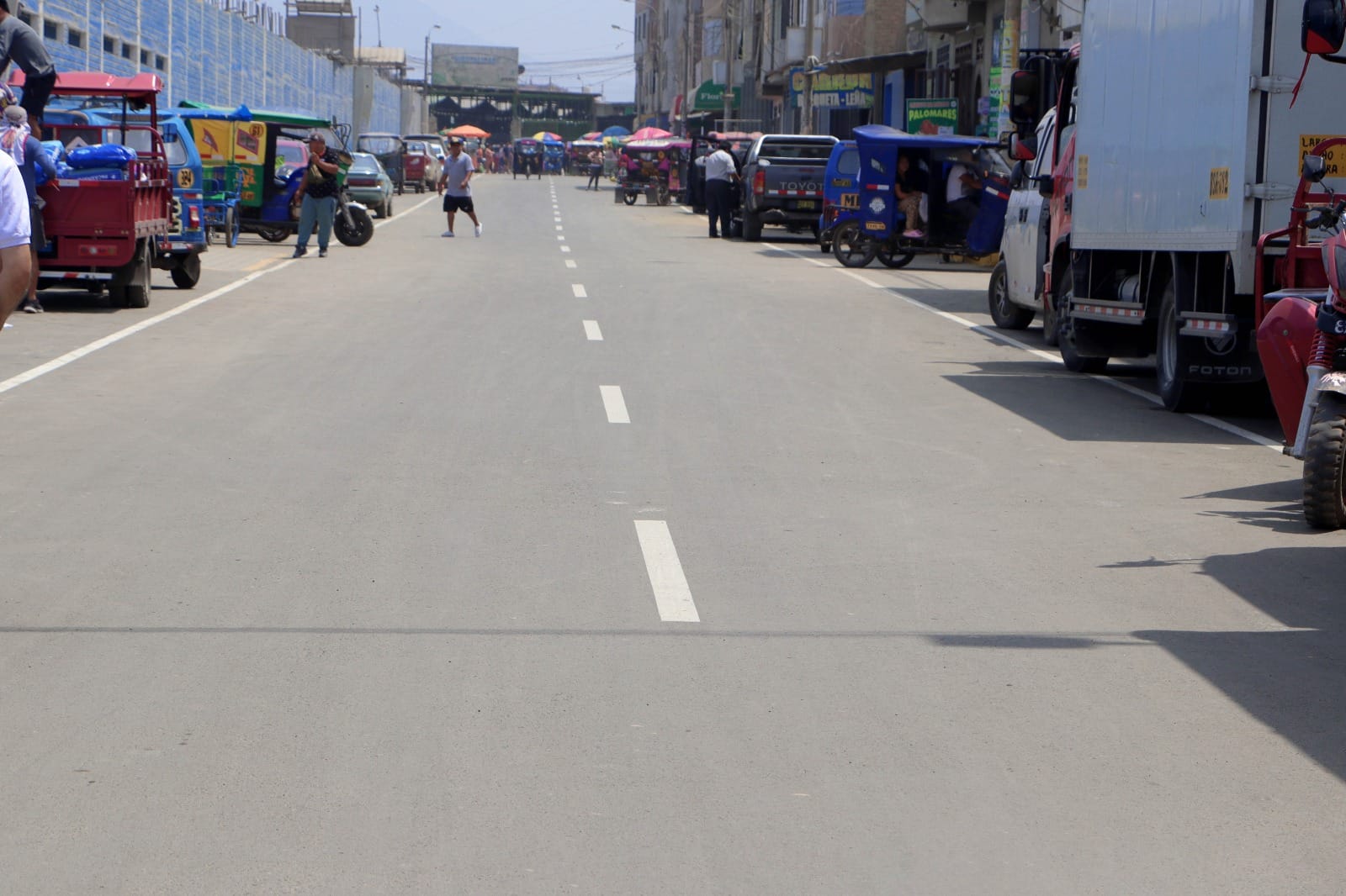 Alcalde Fernando CΓ‘rdenas entregΓ³ a la poblaciΓ³n obra terminada de pistas y veredas de la Urb. Subauste del RΓo y calles del mercado Modelo