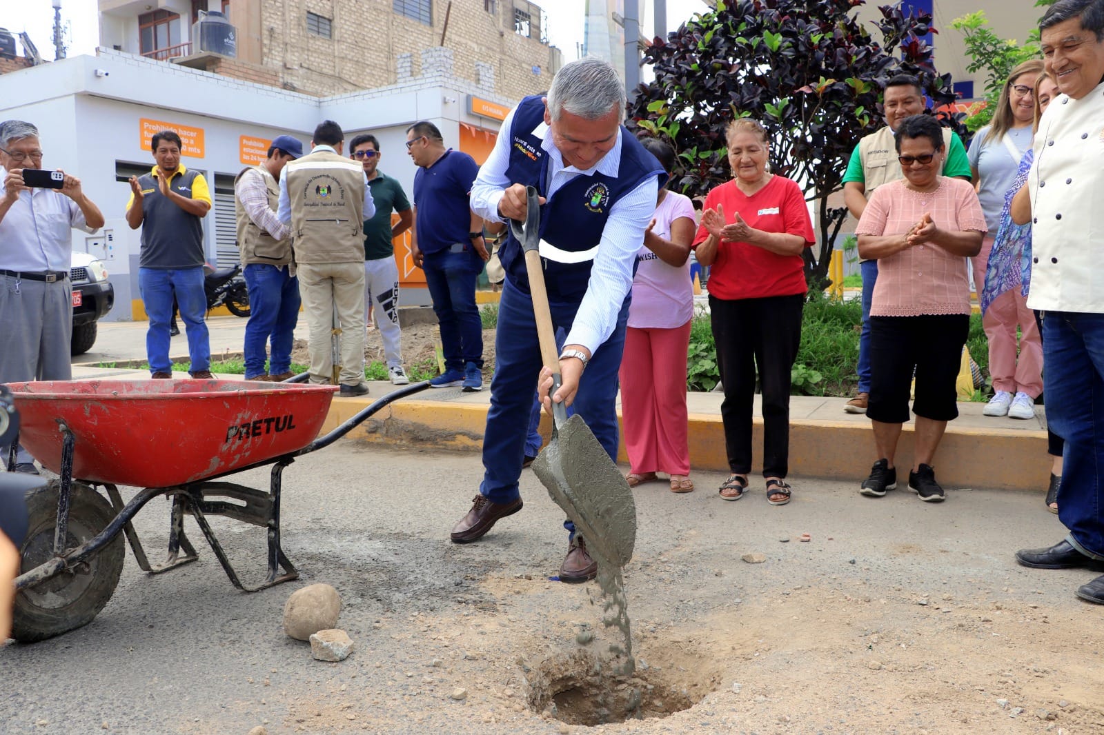 Iniciamos la obra de "Renovaciรณn de pistas del sector oeste" que comprende la intervenciรณn de mรกs de 30 calles