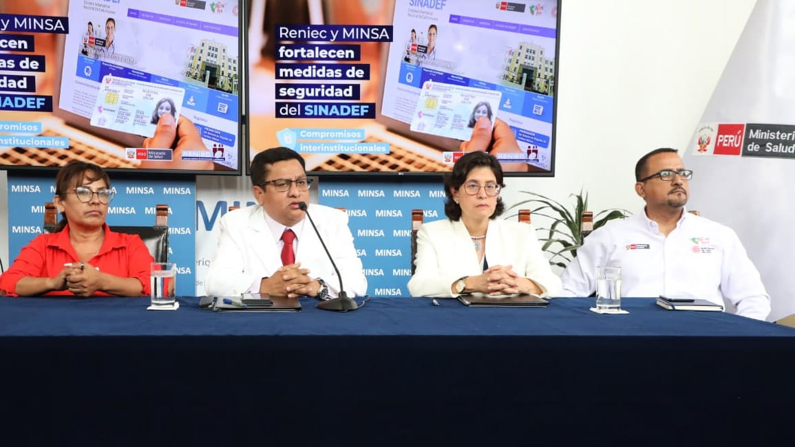 Ministro de Salud insta a vacunar a adultos mayores y personas vulnerables 