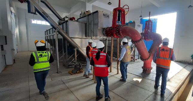 La Contraloría General alertó al Programa Nacional de Saneamiento Urbano (PNSU) deficiencias en la obra de mejoramiento y ampliación de los sistemas de agua potable, alcantarillado y tratamiento de aguas residuales en la ciudad de Huarmey, situaciones que afectarían la continuidad de los trabajos, la calidad de la infraestructura y el adecuado uso de la inversión.