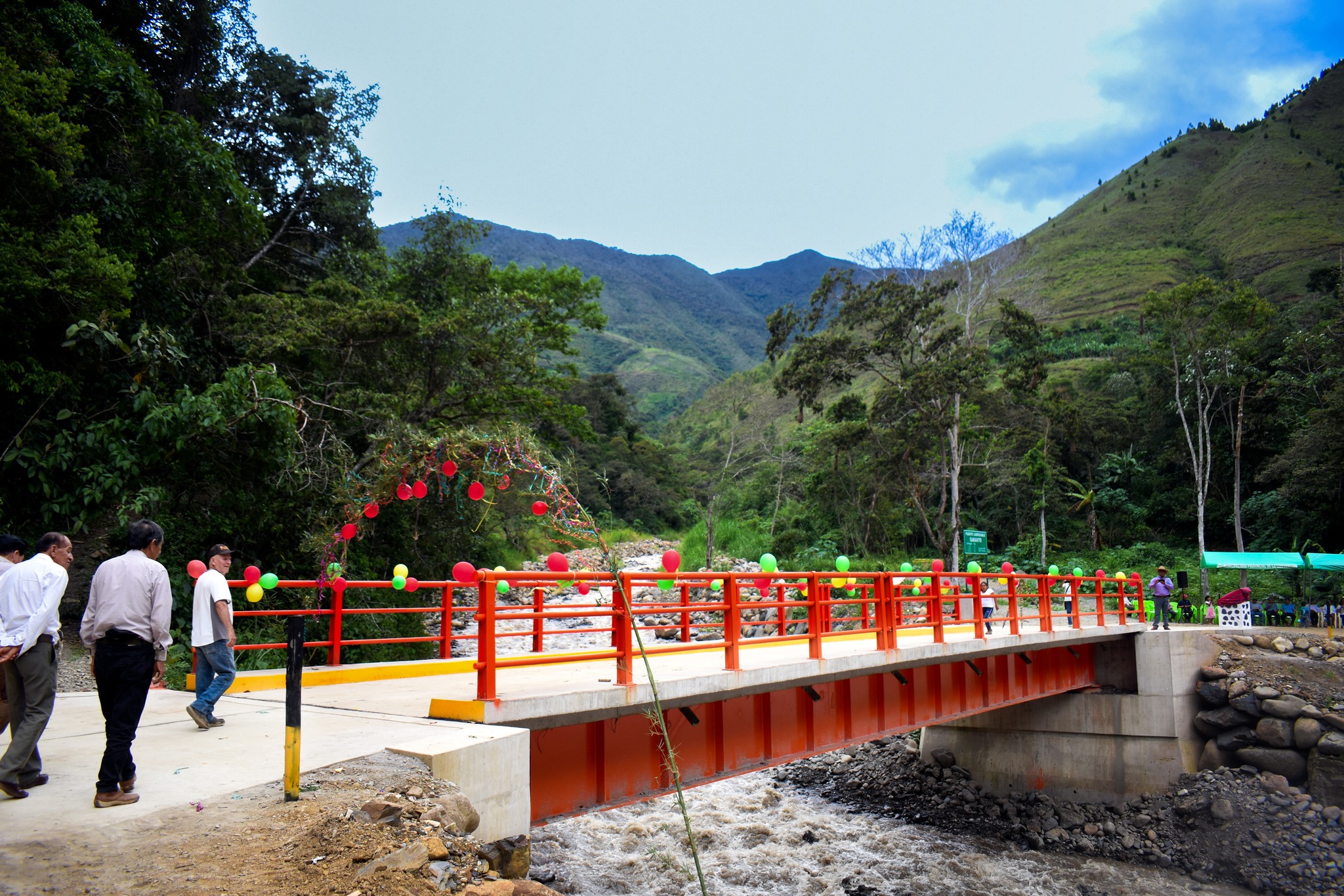 Entregan puente carrozable Garavito