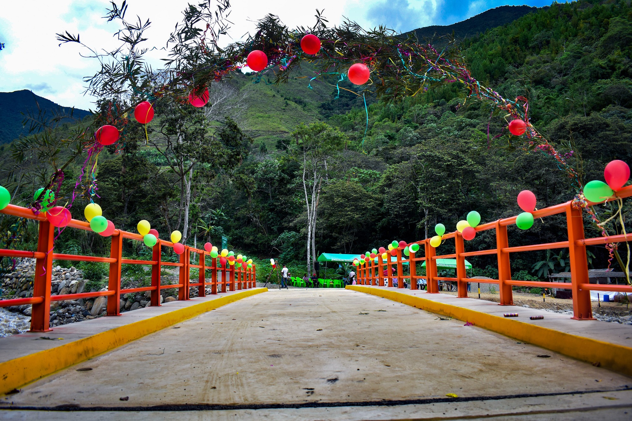 Entregan puente carrozable Garavito