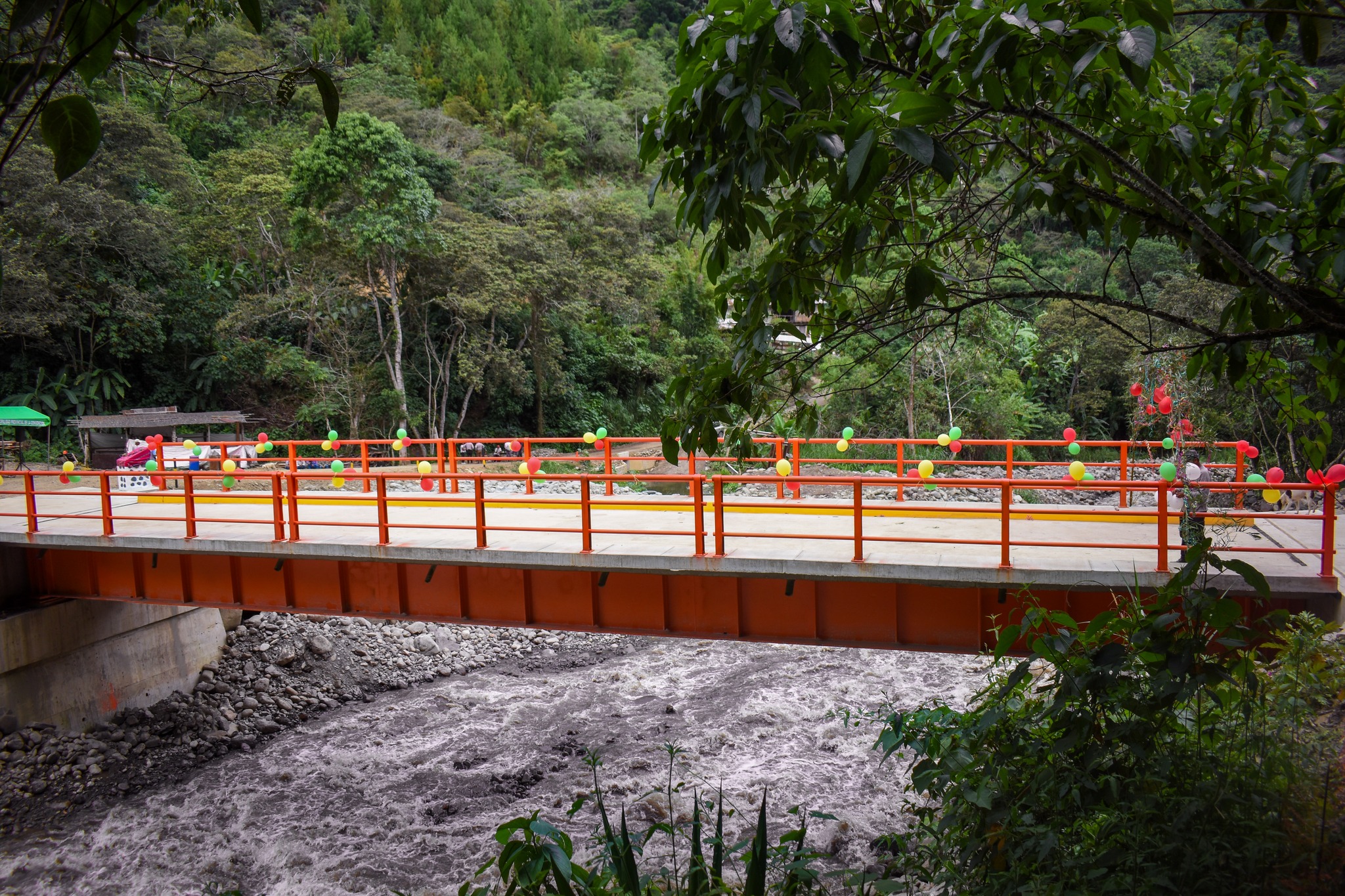 Entregan puente carrozable Garavito