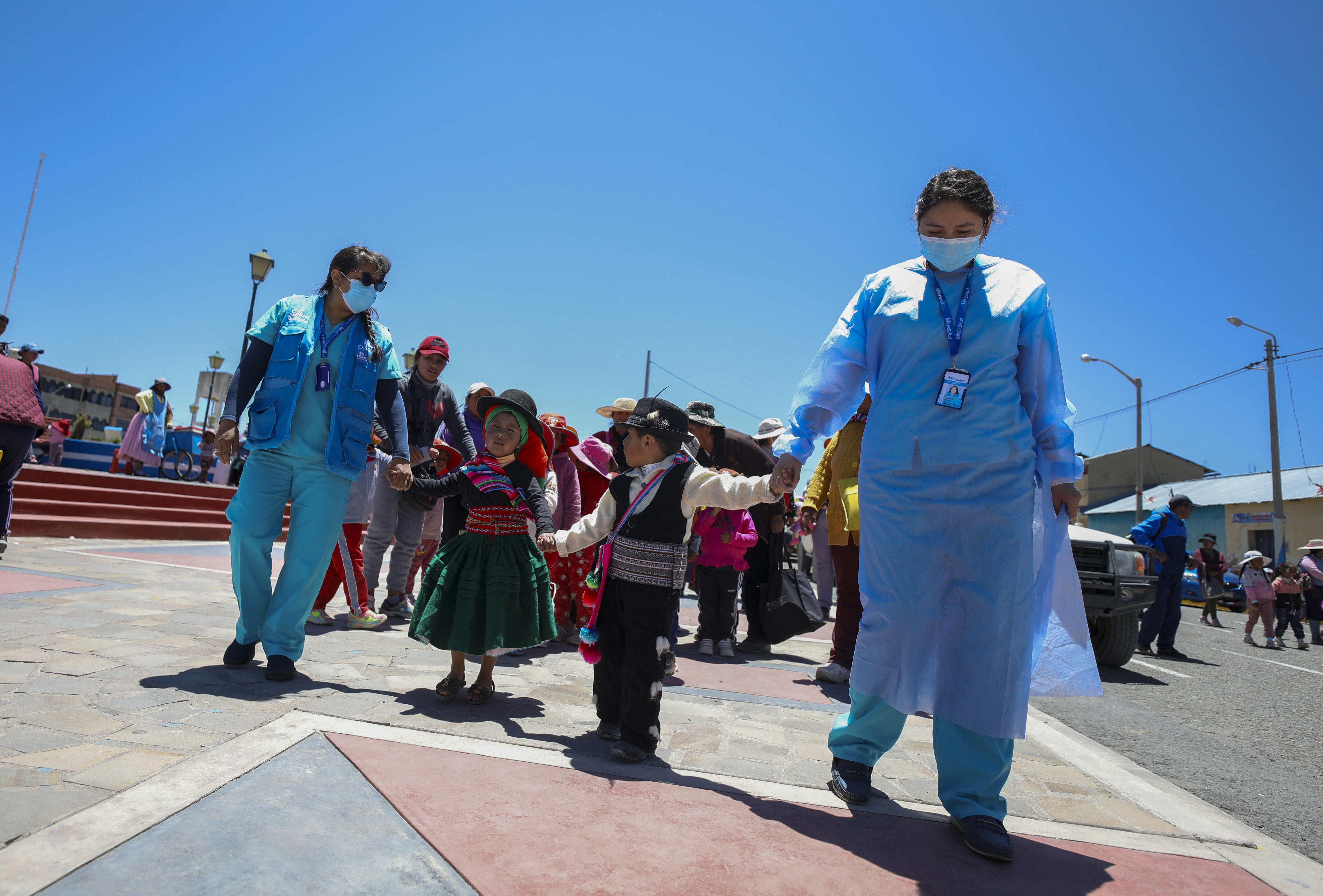 EsSalud lleva estrategia de inmunización infantil a más de 4 mil 200 msnm en Puno