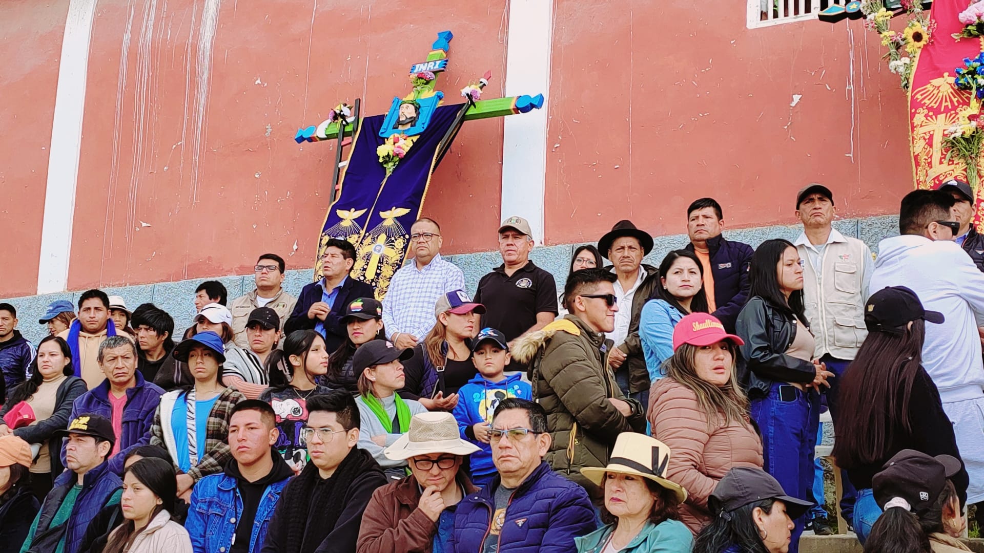 Alcalde provincial Fernando CΓ‘rdenas participΓ³ de "Fiesta de las Cruces" en el distrito de Sumbilca