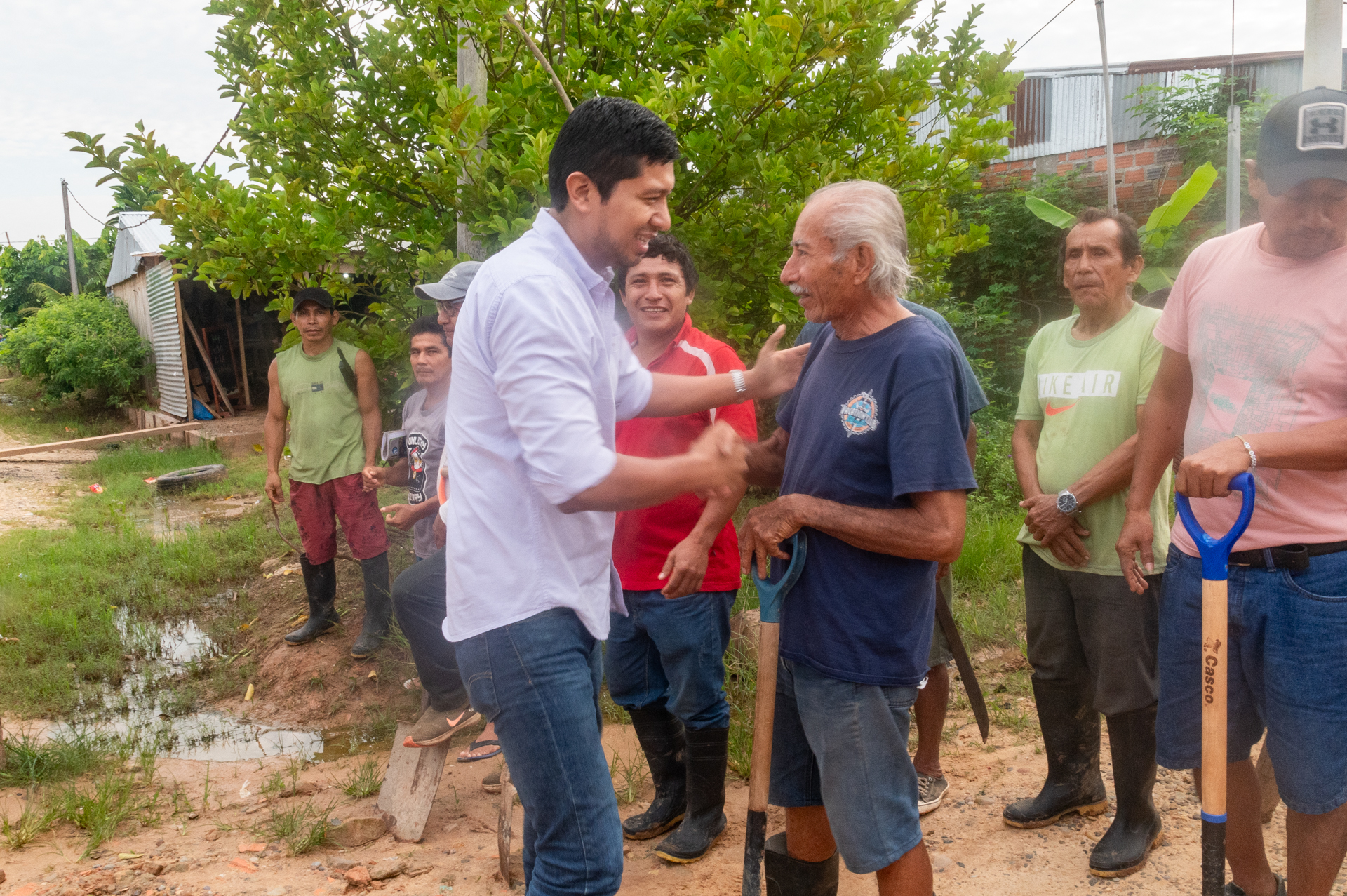 trabajos comunales de limpieza, desmonte y mantenimiento de calles.