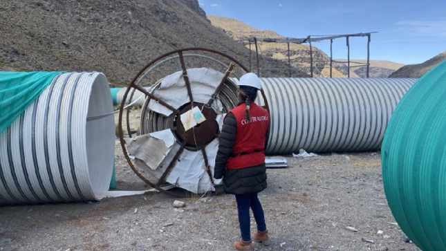 La Contraloría General identificó un perjuicio de S/ 7 178 437 al Gobierno regional de Arequipa (GRA) por la pérdida de tuberías adquiridas para el proyecto de irrigación del río Arma, las cuales no fueron instaladas ni se hicieron pruebas de calidad y a la fecha se encuentran dañadas en el campamento del proyecto ubicado en la provincia de Condesuyos, departamento de Arequipa.