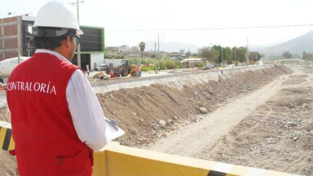 La Contraloría General de la Republica alertó a Provías Descentralizado que las ampliaciones de plazo recurrentes en la ejecución del mejoramiento del Malecón Ribereño, que une a Moquegua con Samegua, podrían ocasionar mayores gastos generales variables y mayores costos de supervisión, lo que provocaría un incremento injustificado en la inversión y afectaría de manera directa al uso racional y eficiente de los recursos otorgados al proyecto. 